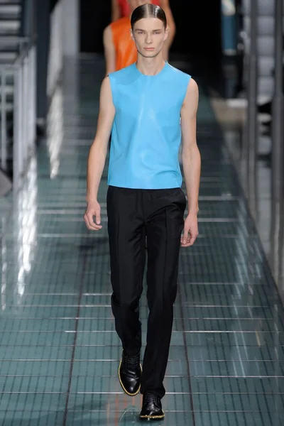 Look 4